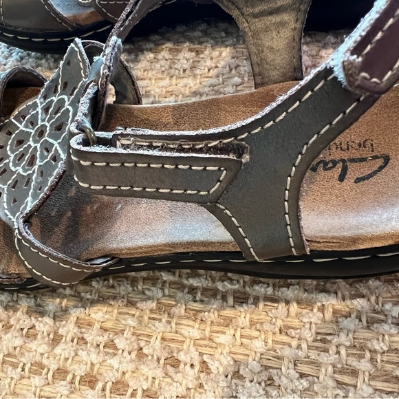Clark’s Bendables sandals size 8.5, bronze, Velcro closure, EUC, cushioned comfy - Picture 4 of 6